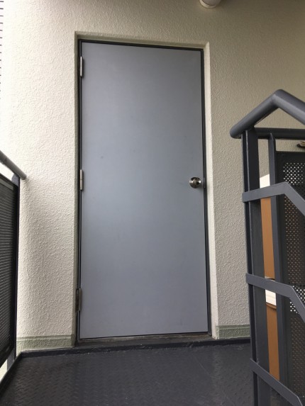 スチールドアリフォーム　非常階段