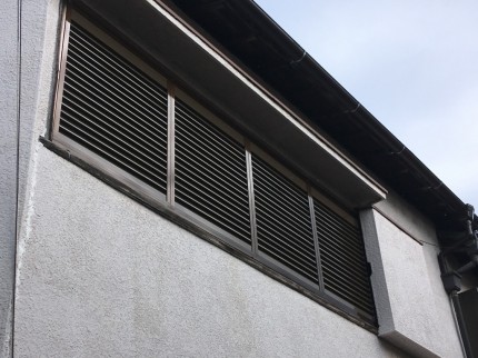 雨戸取替え　ガラス割れ替え