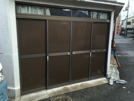 雨戸取替え　ガラス割れ替え