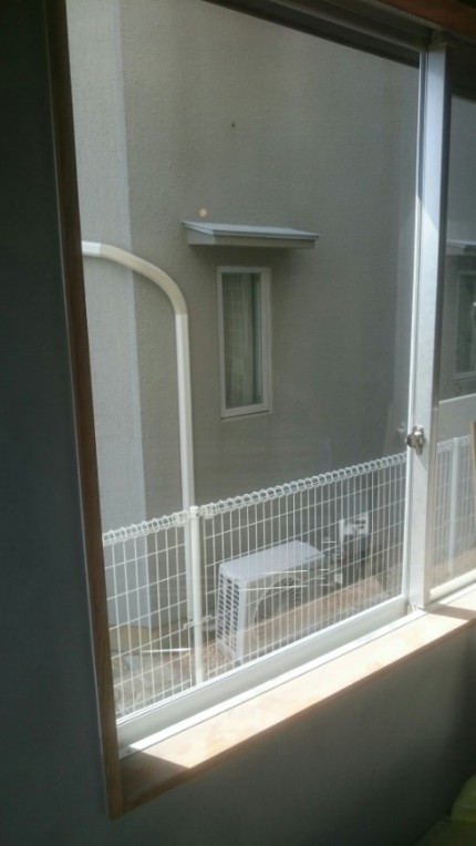 ガラス割れ替え作業