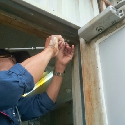 ドアクローザー交換