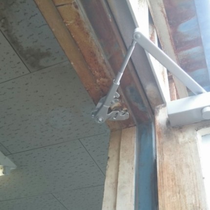 ドアクローザー交換