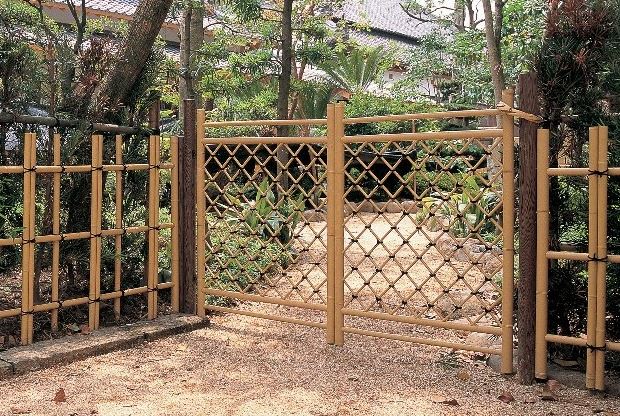 和風な庭、枝折戸、タカショー