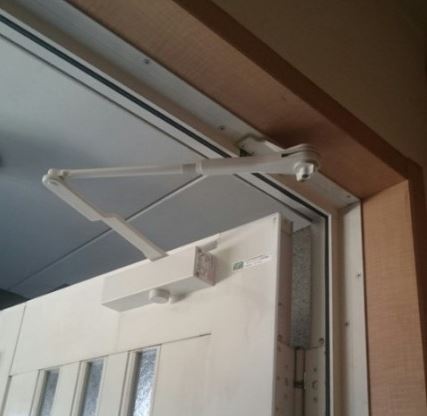 ドアクローザー