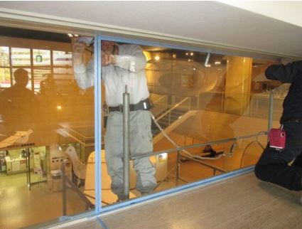 ローリングタワーでの作業