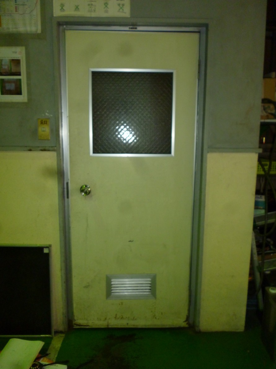 トイレドア取替え