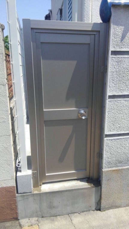 アルミ製勝手口