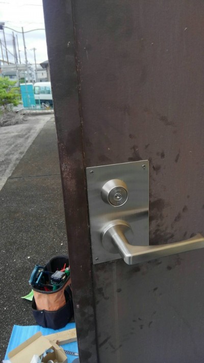 自動施錠レバーハンドル錠