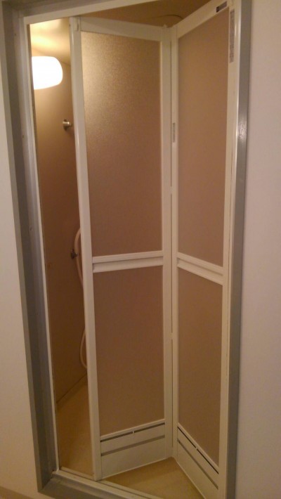 YKK浴室中折ドア内付型